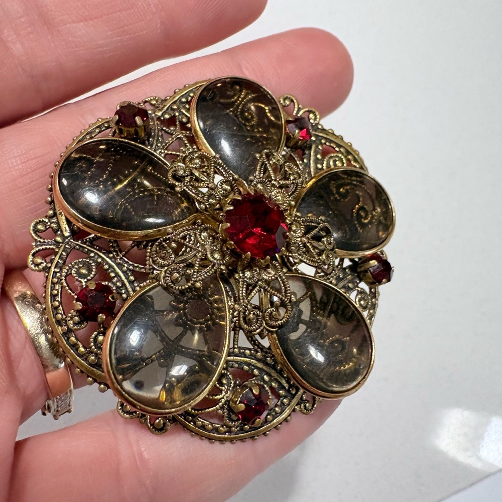 Elegant Gold and Red Filigree Brooch
